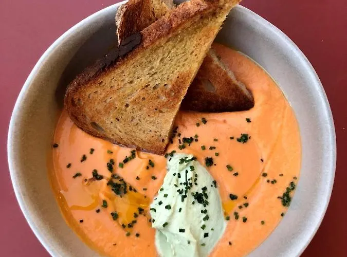 Eklo Cartoucherie Zenith Отель